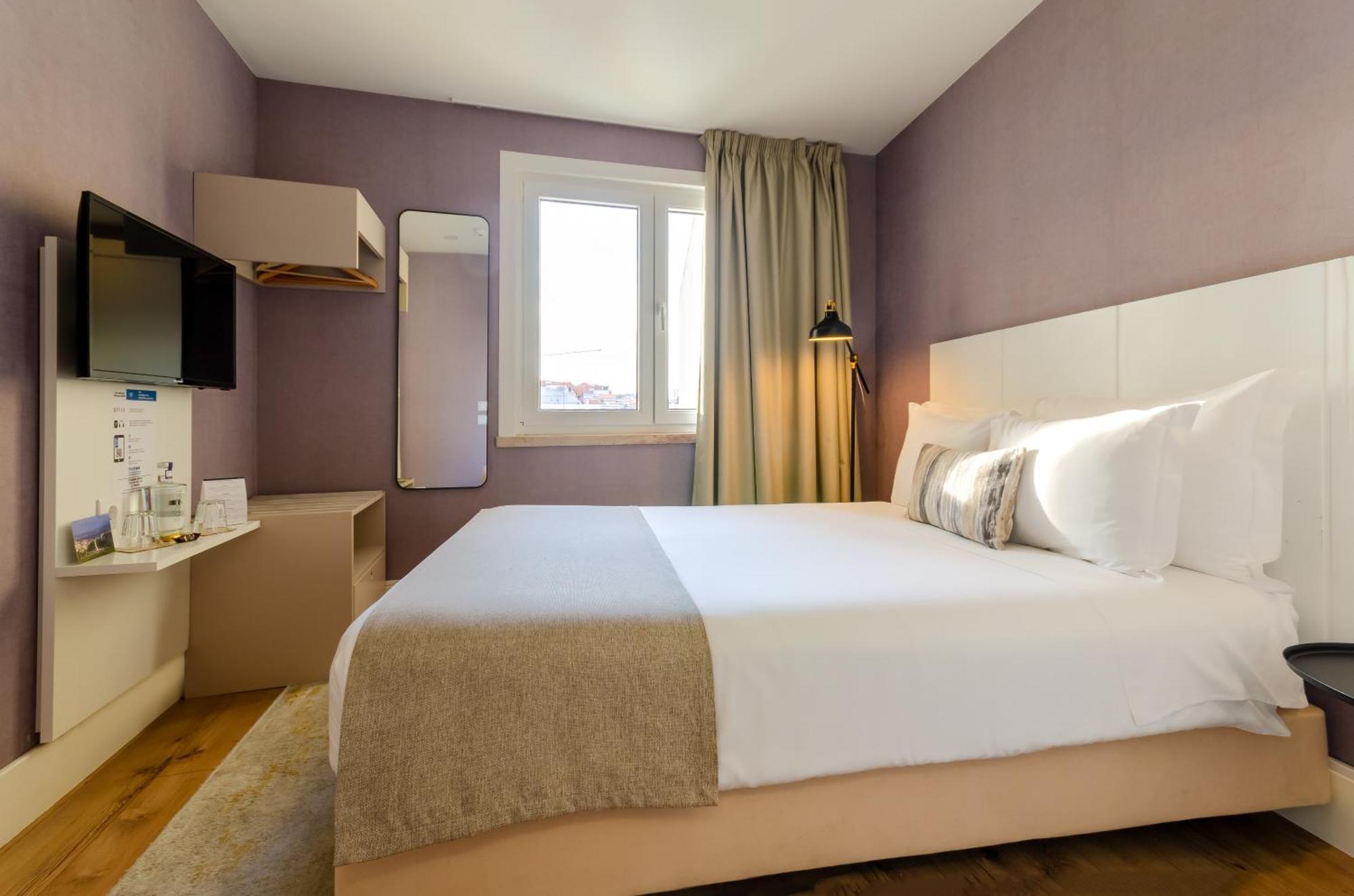 Small Double Room,1297344433:JPEG